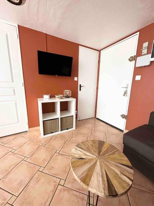 Apartment T2 Mezzanine 300m Narbonne
